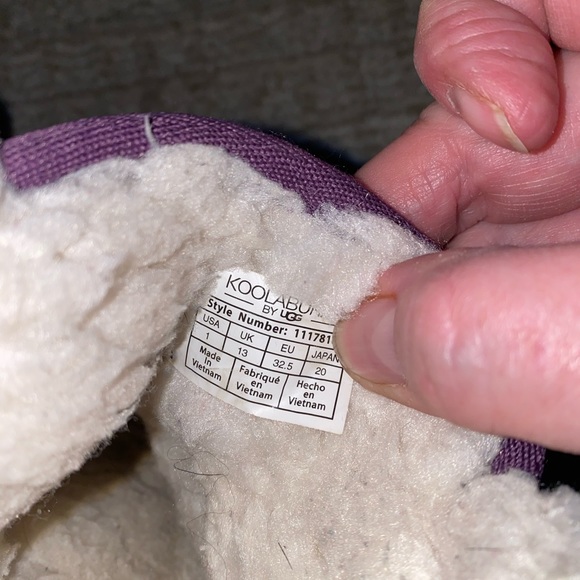 Koolaburra by Ugg purple size 1 boots
Zipper on inside and satin bow on outside. - Picture 7 of 10